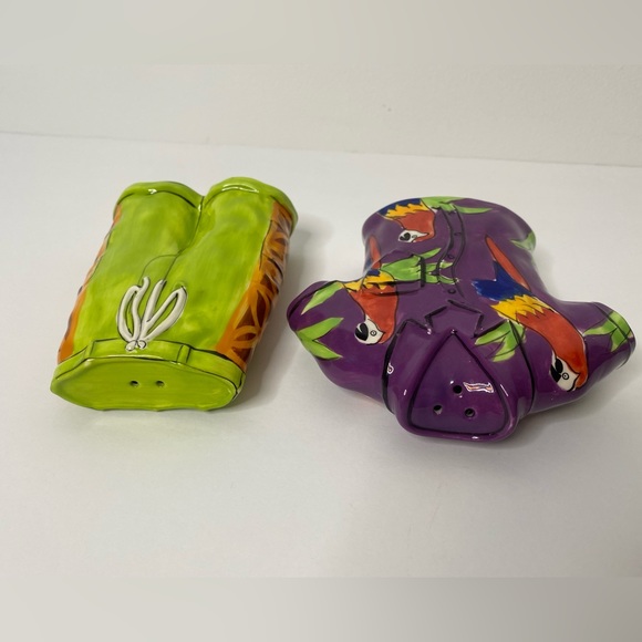 Clay Art Salt & Pepper shakers shaped like Hawaiian Shirt & Pants - Picture 5 of 8